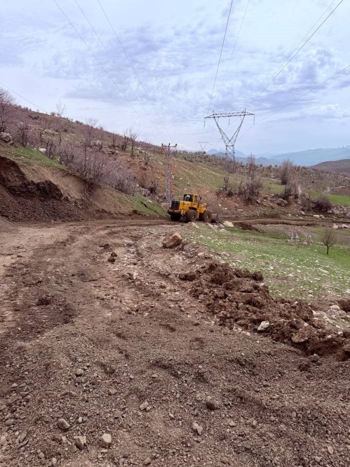 sirnakta 18 koy yolunda calismalar suruyor 0 rsBfc9WV