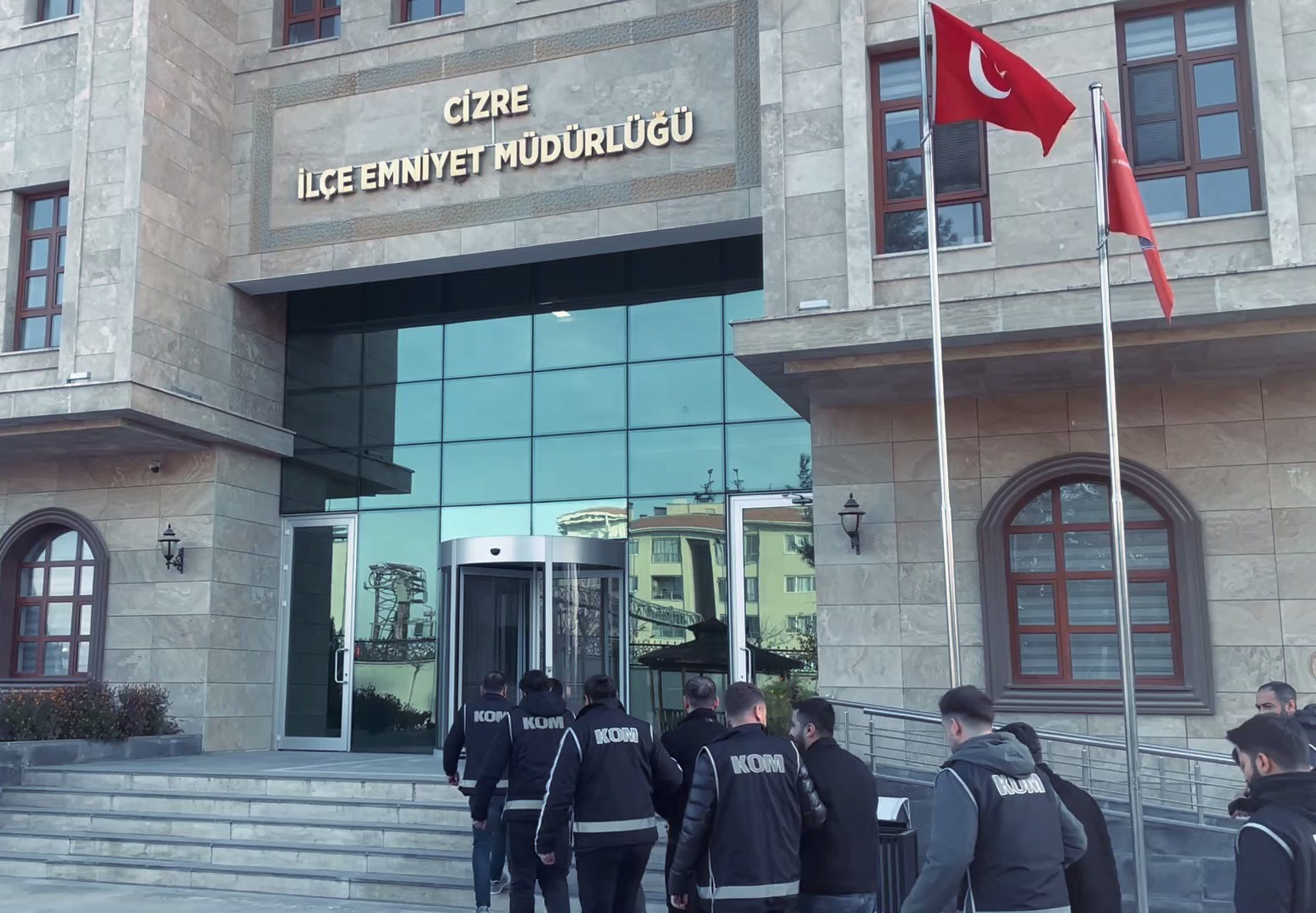sirnakta 2 milyon 630 bin liralik kacak urun ele gecirildi 11 gozalti 8 PC3zNzeH