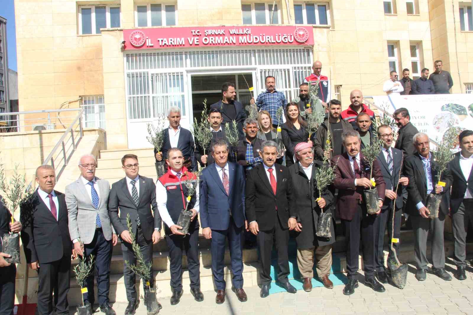 sirnakta 25 bin 200 fidan toprakla bulustu 810 dekar meyve bahcesi oluyor 8 ENFujyOc
