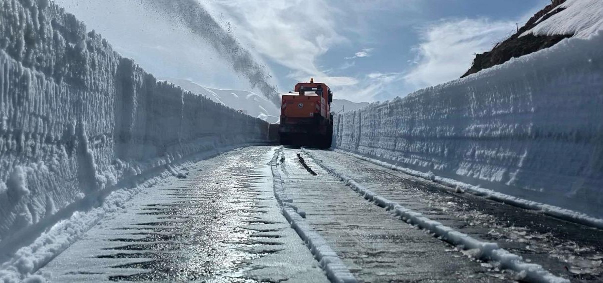 sirnakta 70 gundur kapali olan belde yolunun acilmasi icin calismalar baslatildi 0 tg7L2ZEw