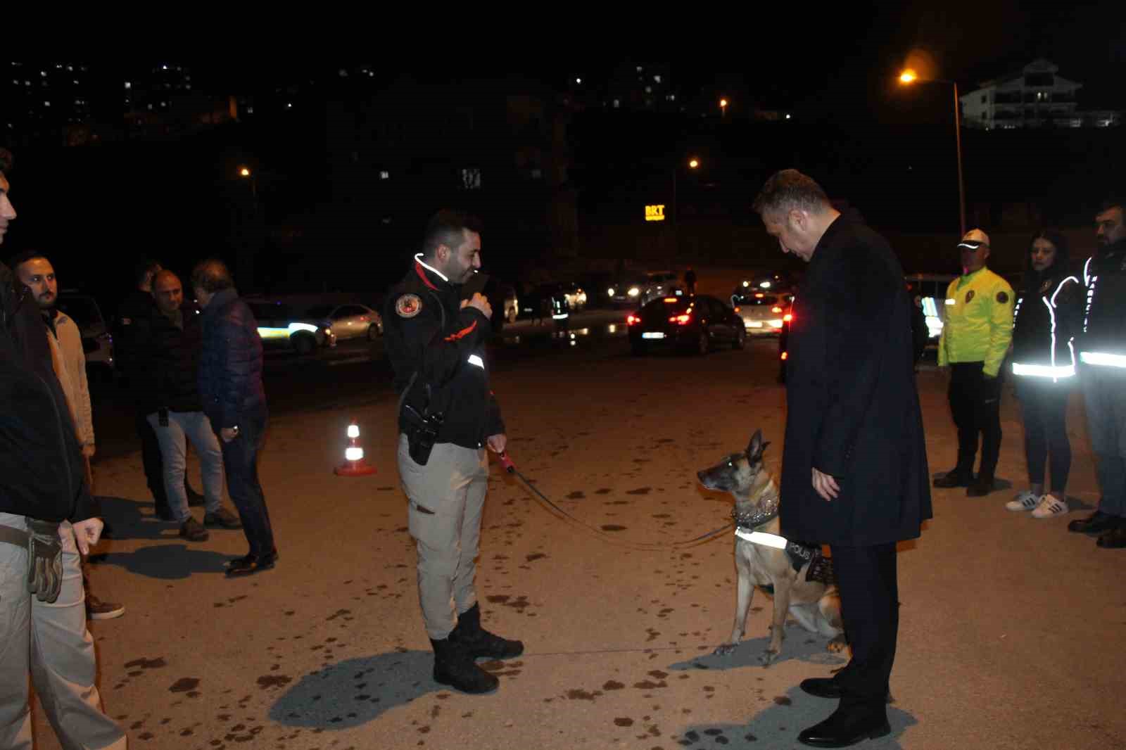 sirnakta 700 polisin katilimi ile narko alan uygulamasi 0 r8B88pXN