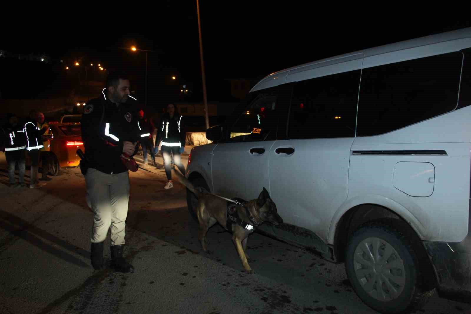 sirnakta 700 polisin katilimi ile narko alan uygulamasi 6 be4ibRDA