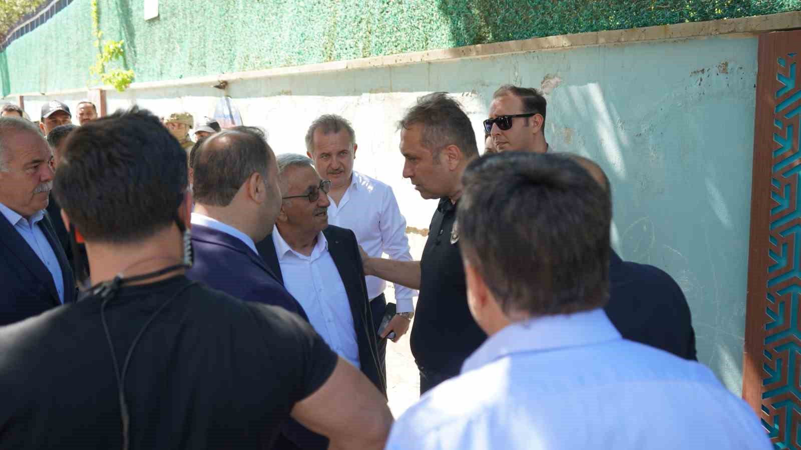 Şırnak’ta arazi kavgasında kan aktı: 2 yaralı, 5 gözaltı 5 sirnakta arazi kavgasinda kan akti 2 yarali 5 gozalti 1 4dm8DH2Z
