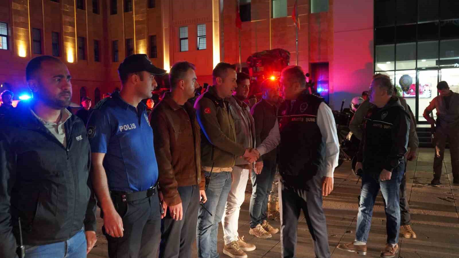 Şırnak’ta bayram alarmı: Bin 800 polisle "Huzur Şırnak" uygulaması 5 sirnakta bayram alarmi bin 800 polisle huzur sirnak uygulamasi 1 YbSHwZiF
