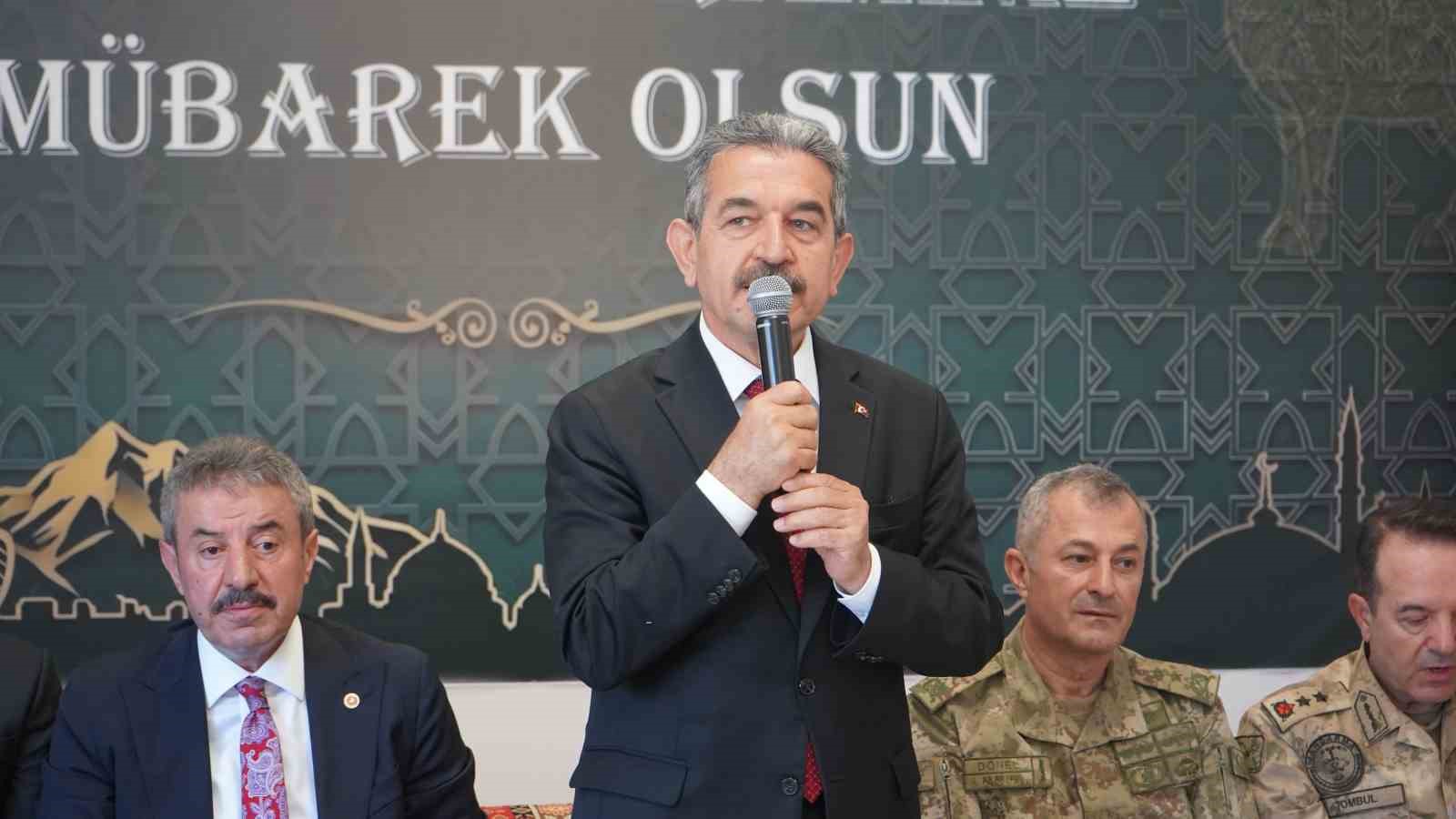 sirnakta bayramlasmada birlik mesaji bereketli hilalin parlayan yildiziyiz 6 PrppvEO4