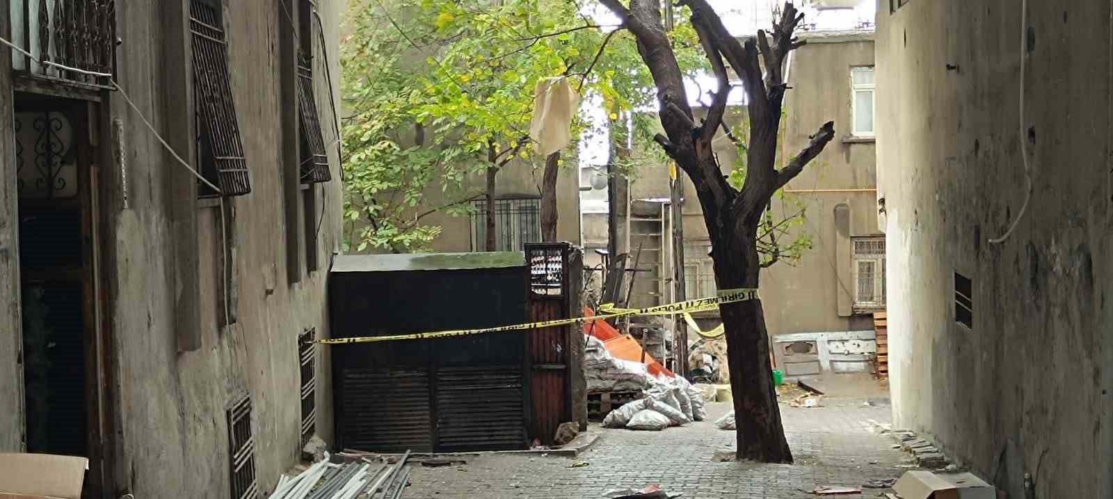 sirnakta bir kisi tartistigi sahsi baltayla oldurdu 2 F4z6ZcRv