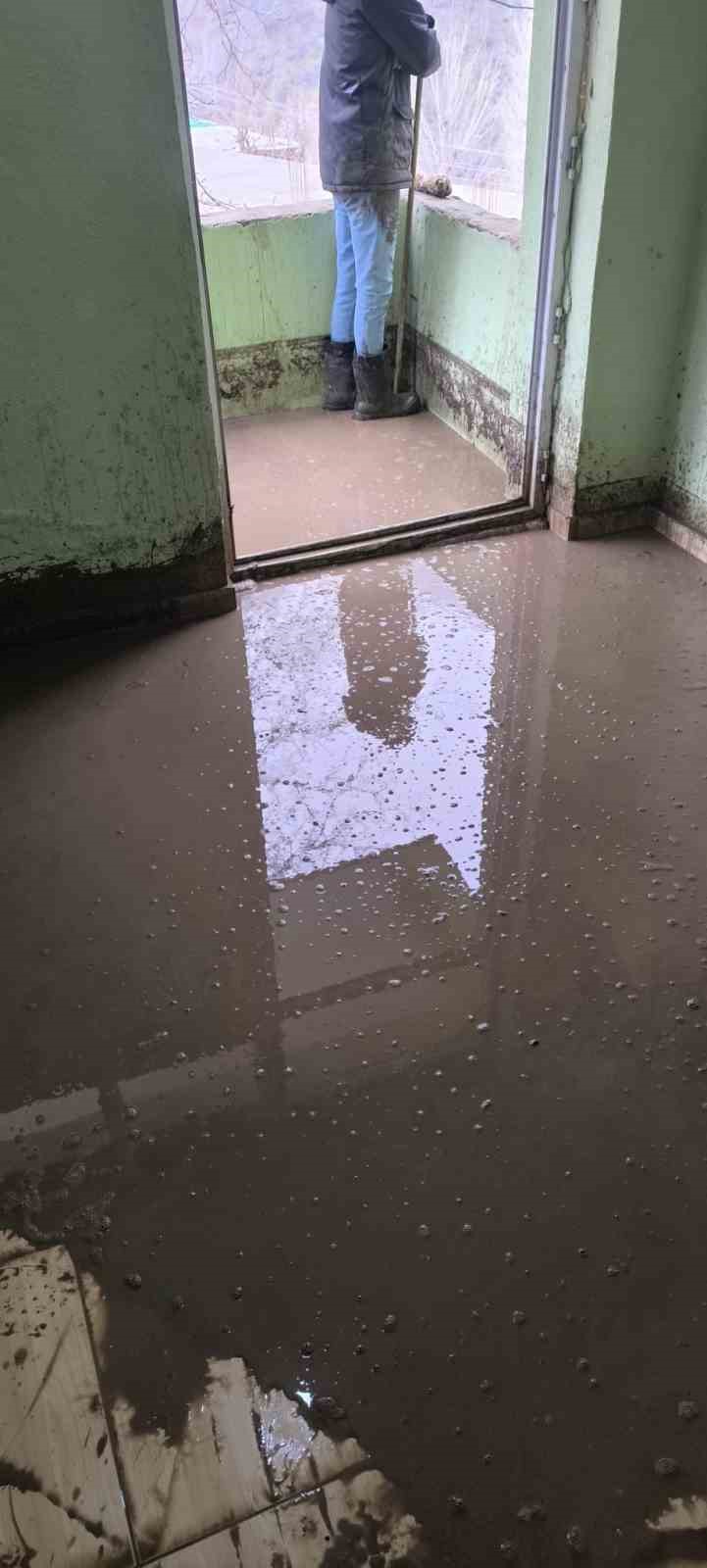 sirnakta cami sular altinda kaldi 3