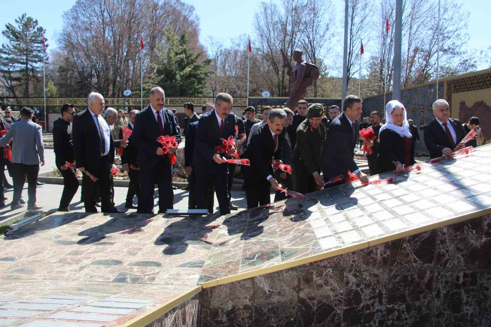 sirnakta canakkale zaferi ve sehitleri anildi 6 84d969q8