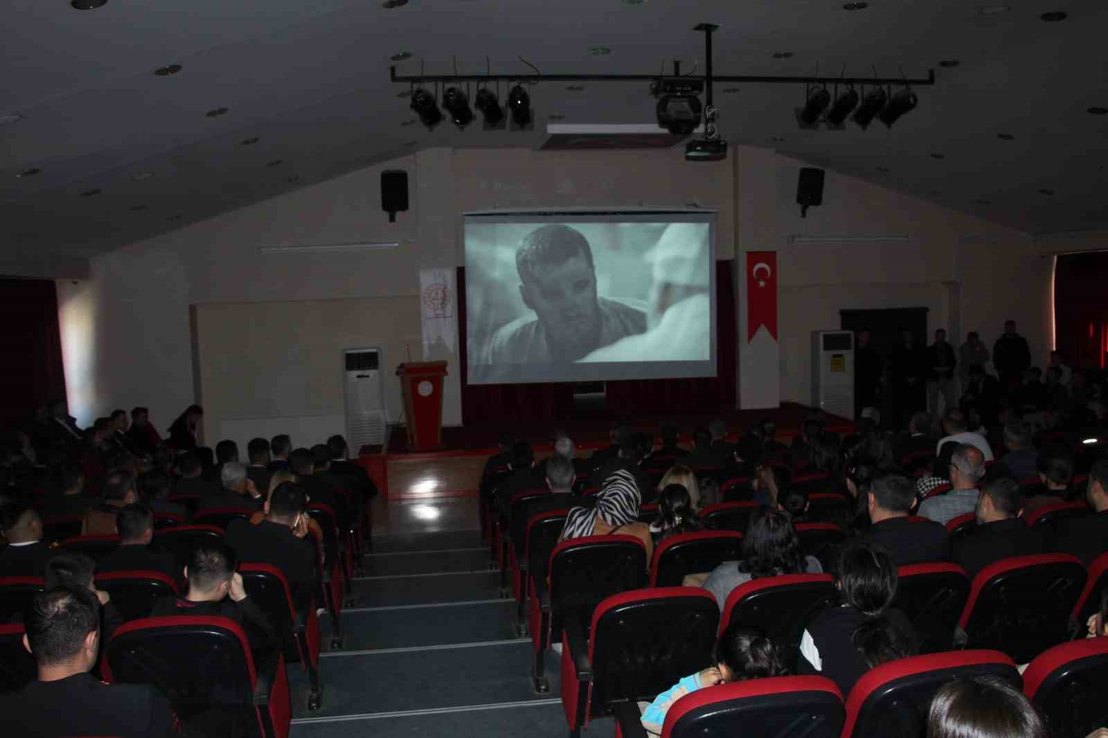 sirnakta canakkale zaferi ve sehitleri anildi 8 POcEuaFL