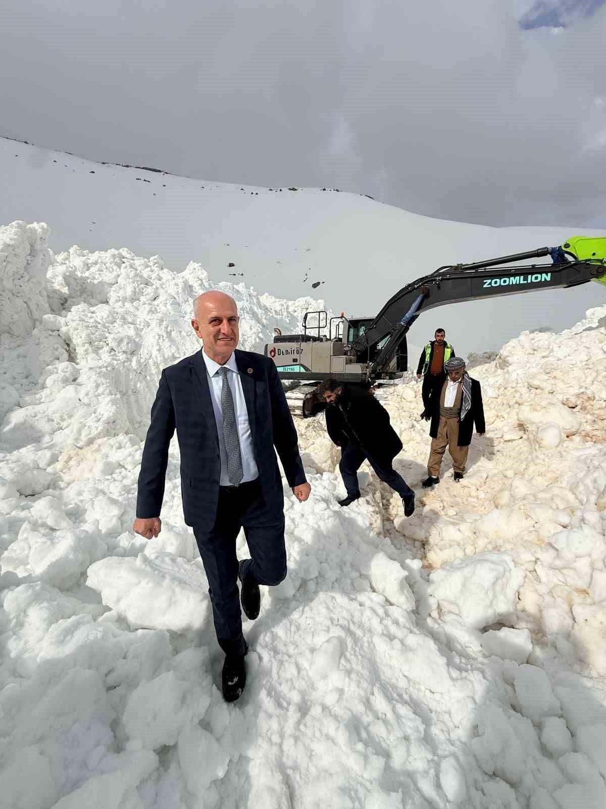 sirnakta cig dusen yolu acmak icin ekipler seferber oluyor 3 BGLGAQjp