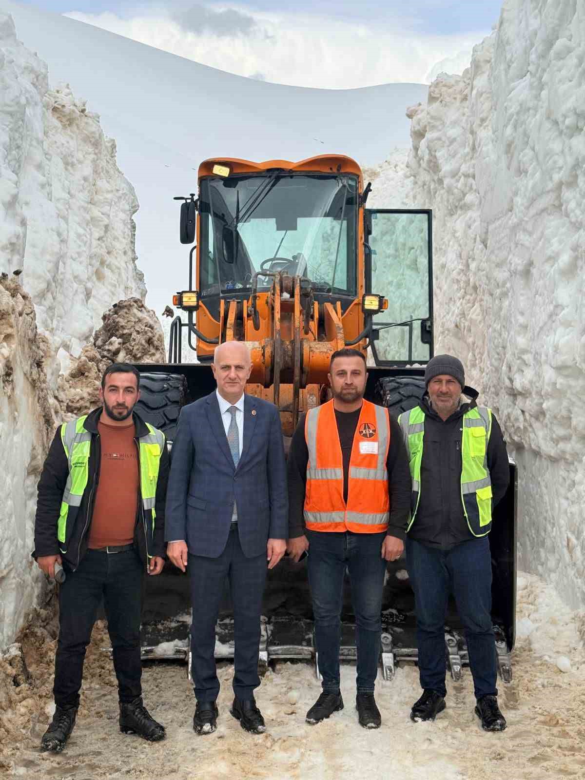 sirnakta cig dusen yolu acmak icin ekipler seferber oluyor 7