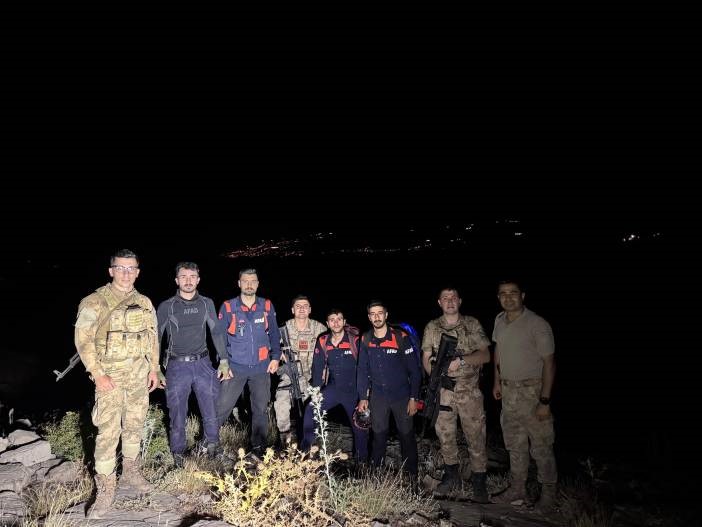sirnakta dagda mahsur kalan 2 muhendis askeri helikopterle kurtarildi 1 JXPdnDsm