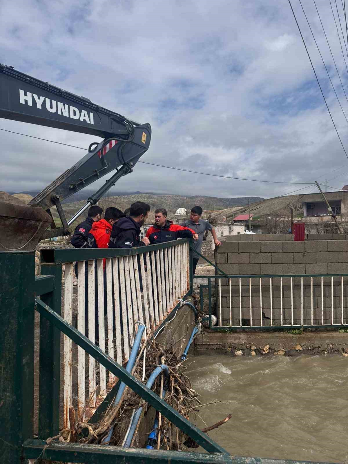 sirnakta dereler tasti cok sayida konut ve ahir zarar gordu 10 jrU2wADU