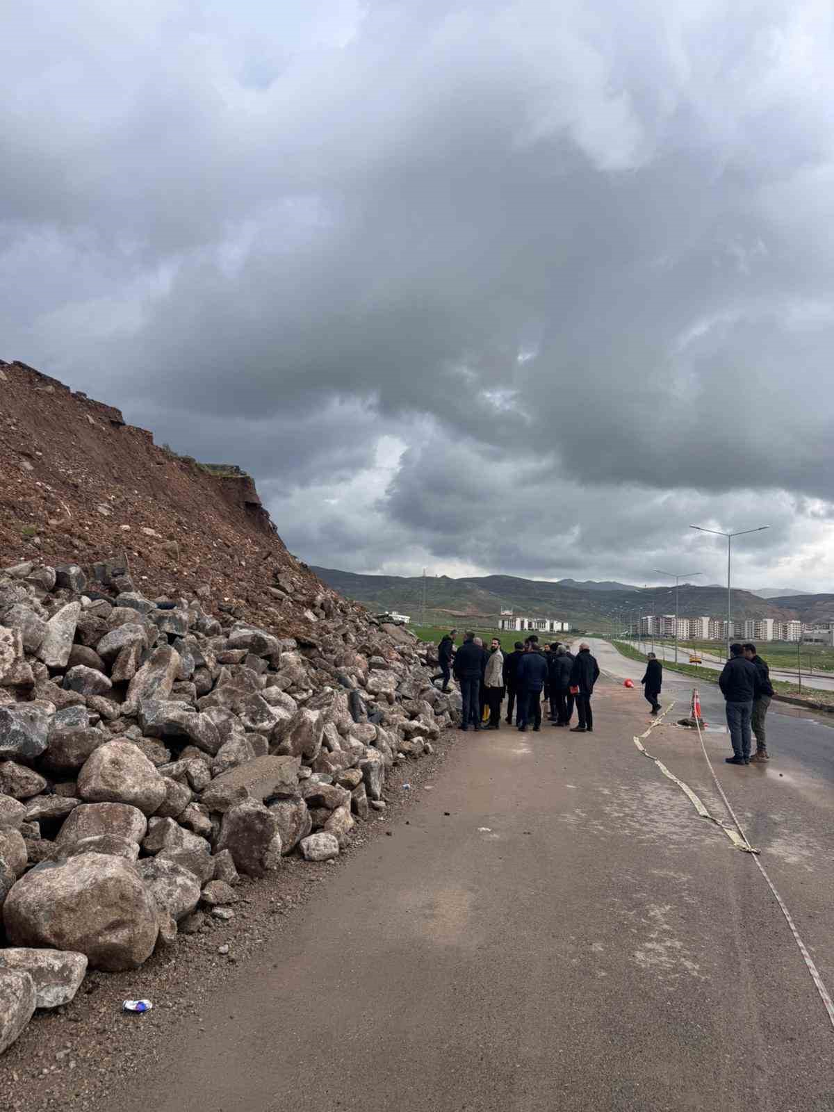 sirnakta dereler tasti cok sayida konut ve ahir zarar gordu 11