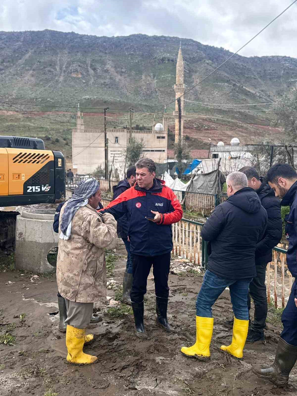 sirnakta dereler tasti cok sayida konut ve ahir zarar gordu 12 FNSMZNGR