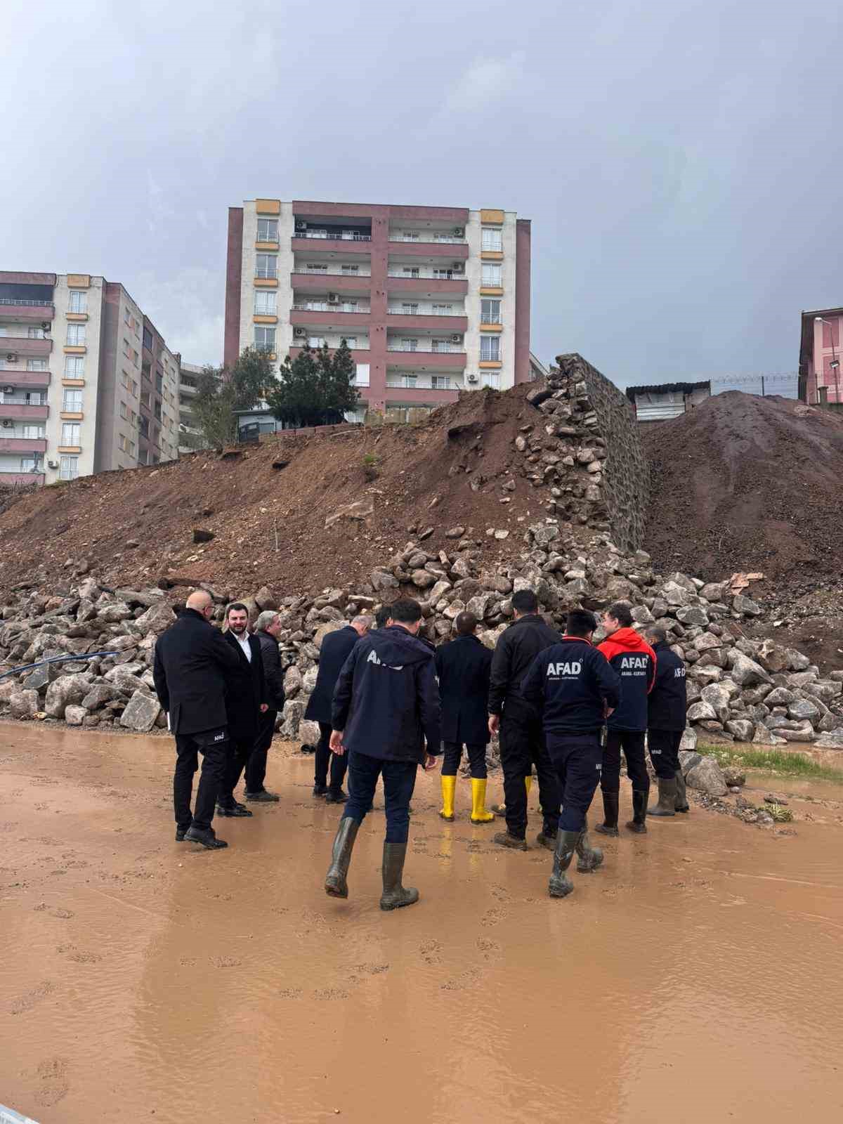 sirnakta dereler tasti cok sayida konut ve ahir zarar gordu 18 QG6yOnAG