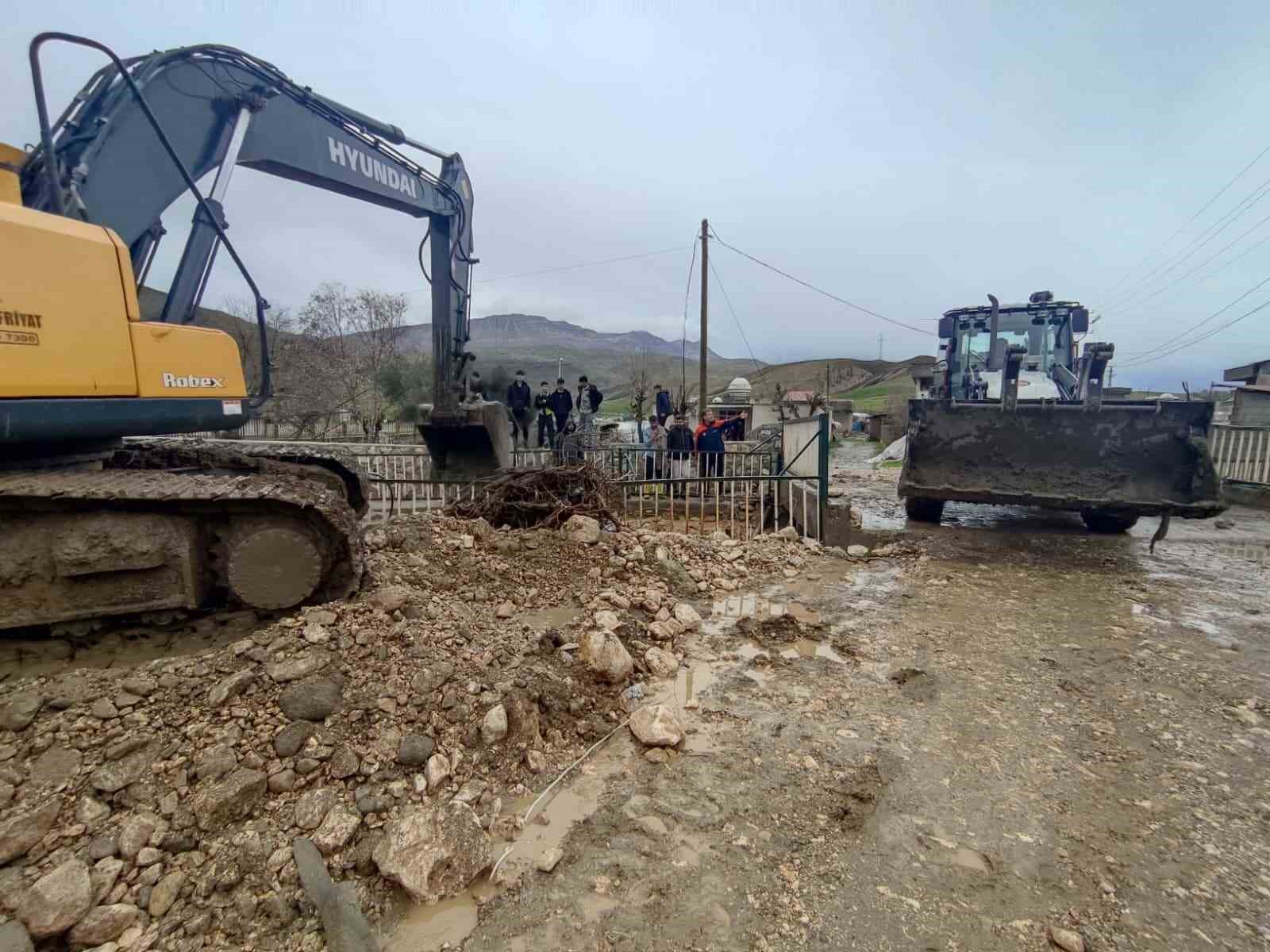 sirnakta dereler tasti cok sayida konut ve ahir zarar gordu 3 OEibeQvs