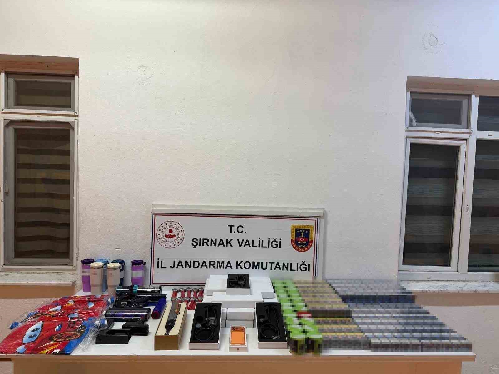 Şırnak’ta dev kaçakçılık operasyonu: 77 milyon liralık kaçak ürün ele geçirildi 7 sirnakta dev kacakcilik operasyonu 77 milyon liralik kacak urun ele gecirildi 3 sLN7z8p7