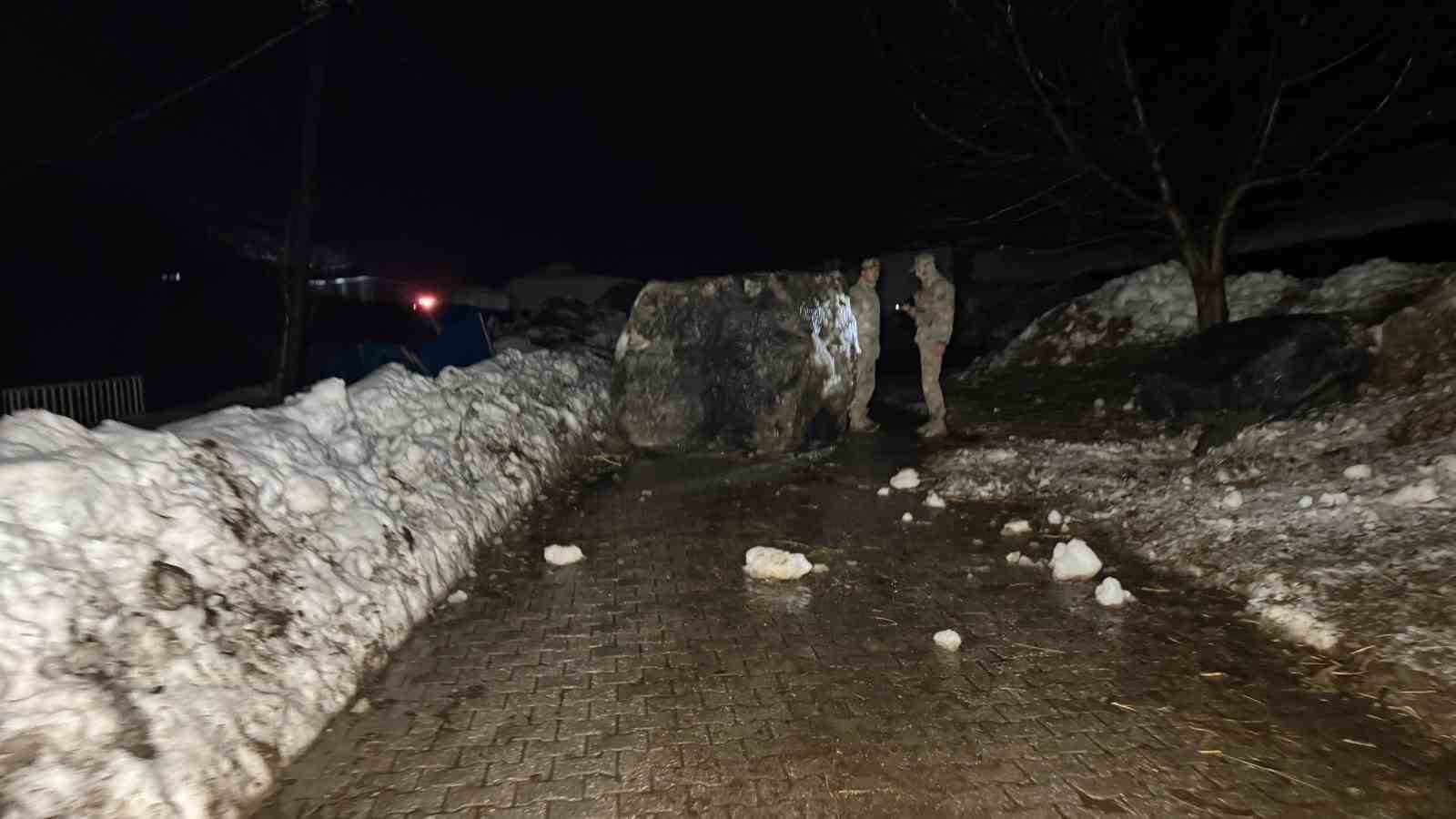 sirnakta dev kayalar koye dustu 30 hayvan telef oldu 7 mTXHHEHX