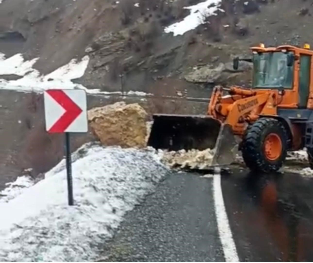 sirnakta dev kayalar yolu kapatti 2 f2Vu7E3T