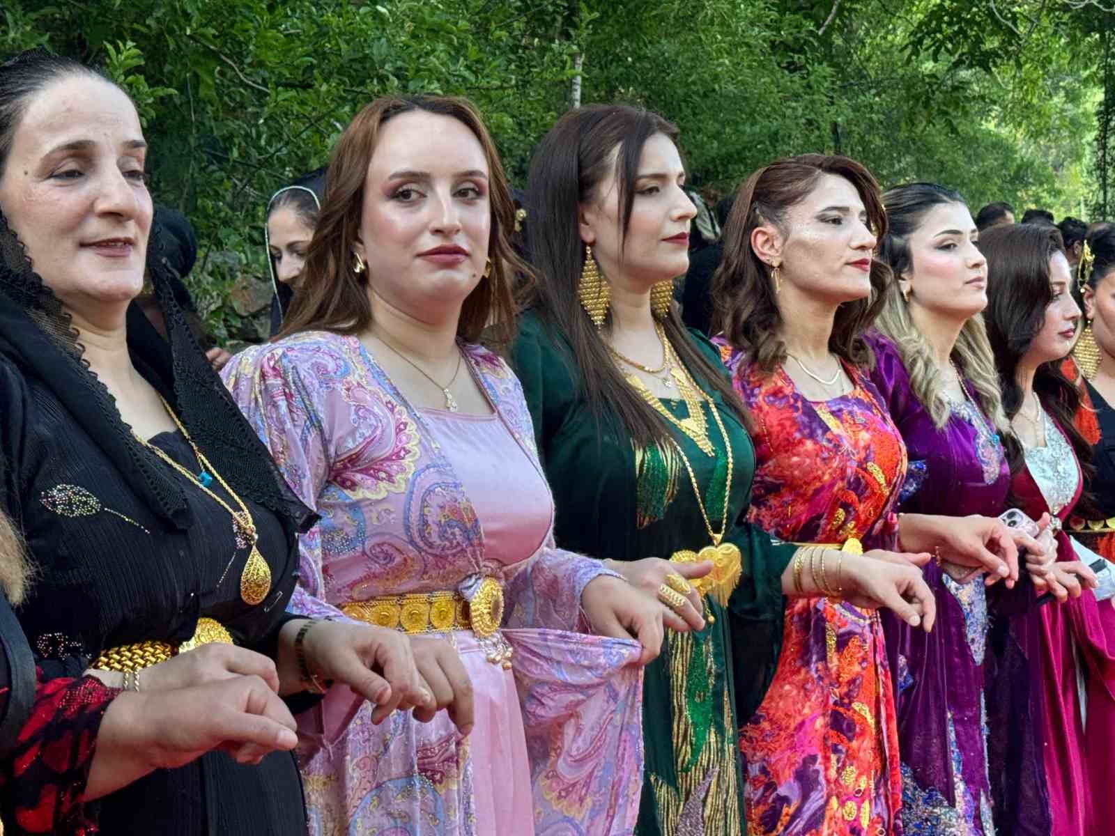 Şırnak’ta en uzun halay kuyruğu 7 sirnakta en uzun halay kuyrugu 3