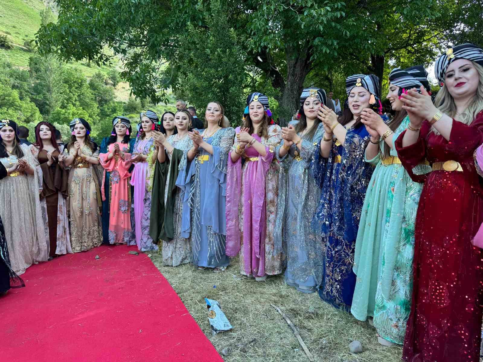 Şırnak’ta en uzun halay kuyruğu 8 sirnakta en uzun halay kuyrugu 4 uN1BPeZe
