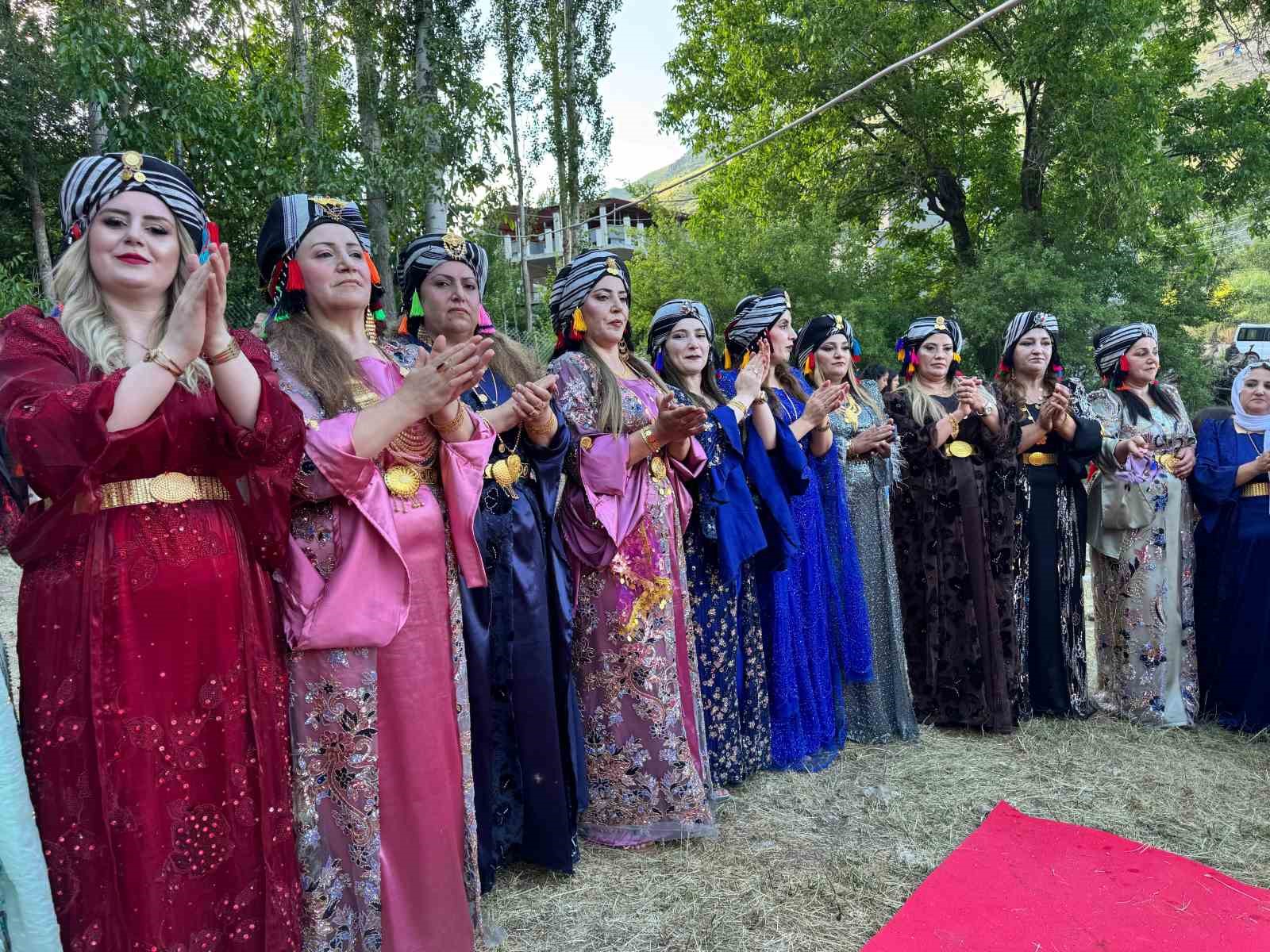 Şırnak’ta en uzun halay kuyruğu 9 sirnakta en uzun halay kuyrugu 5 cNALgmTe