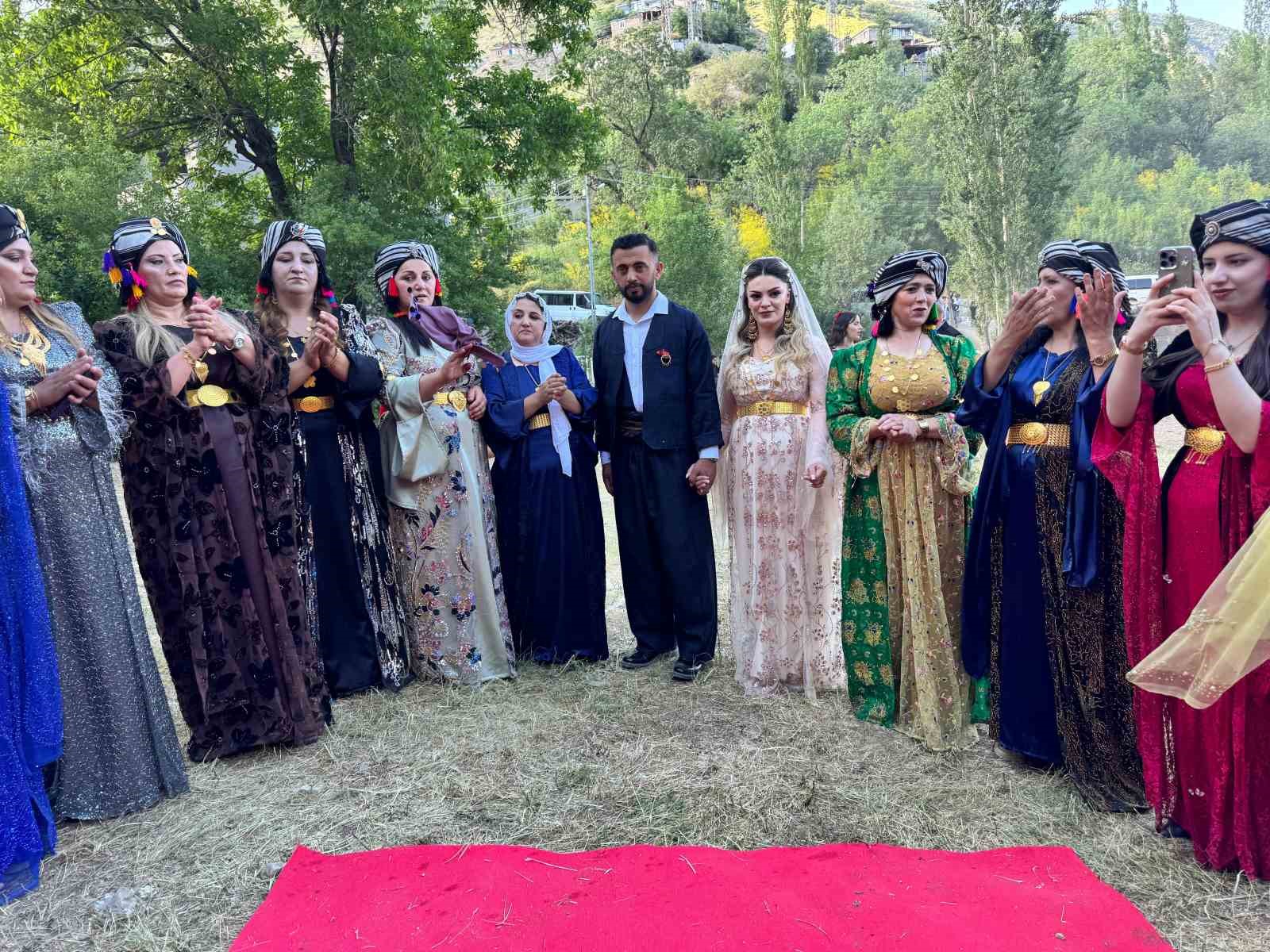 Şırnak’ta en uzun halay kuyruğu 12 sirnakta en uzun halay kuyrugu 8 R9VuPhZJ