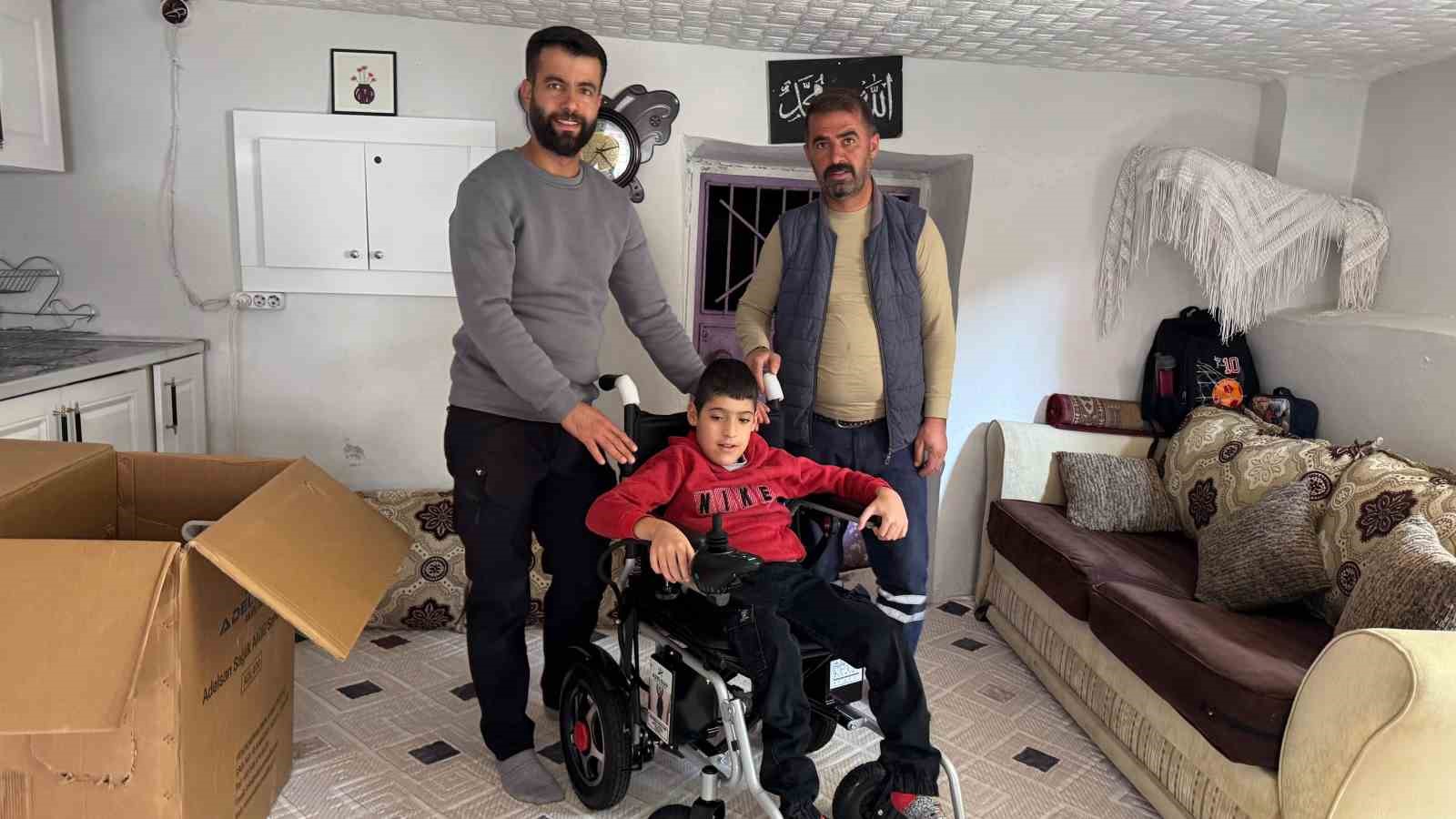 Şırnak’ta engelli çocuğun hayalini polis gerçekleştirdi 4 sirnakta engelli cocugun hayalini polis gerceklestirdi 0