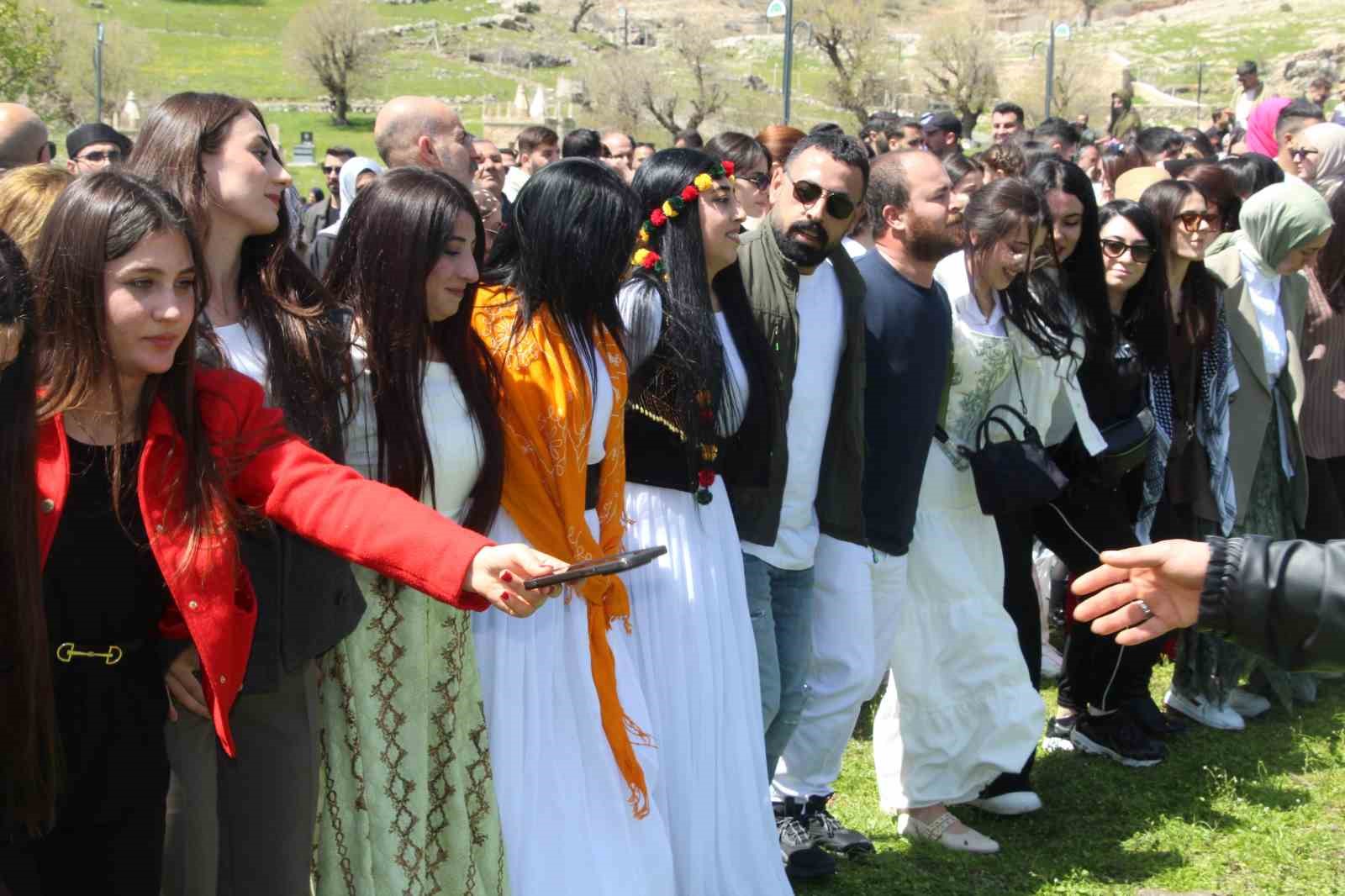 sirnakta ezidiler carsema sor bayramini festival havasinda kutladi 4 ujHWP6bX
