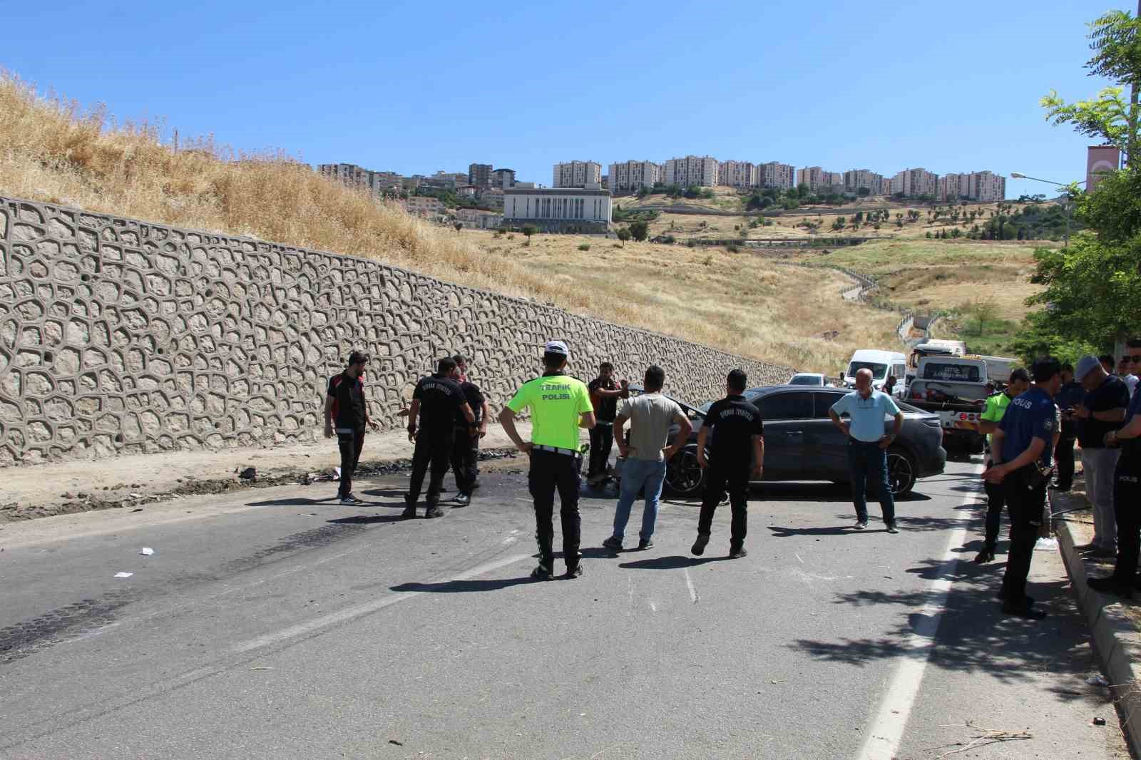 sirnakta feci trafik kazasi ogretmen hayatini kaybetti 3 kisi yaralandi 2 OP8W1myh