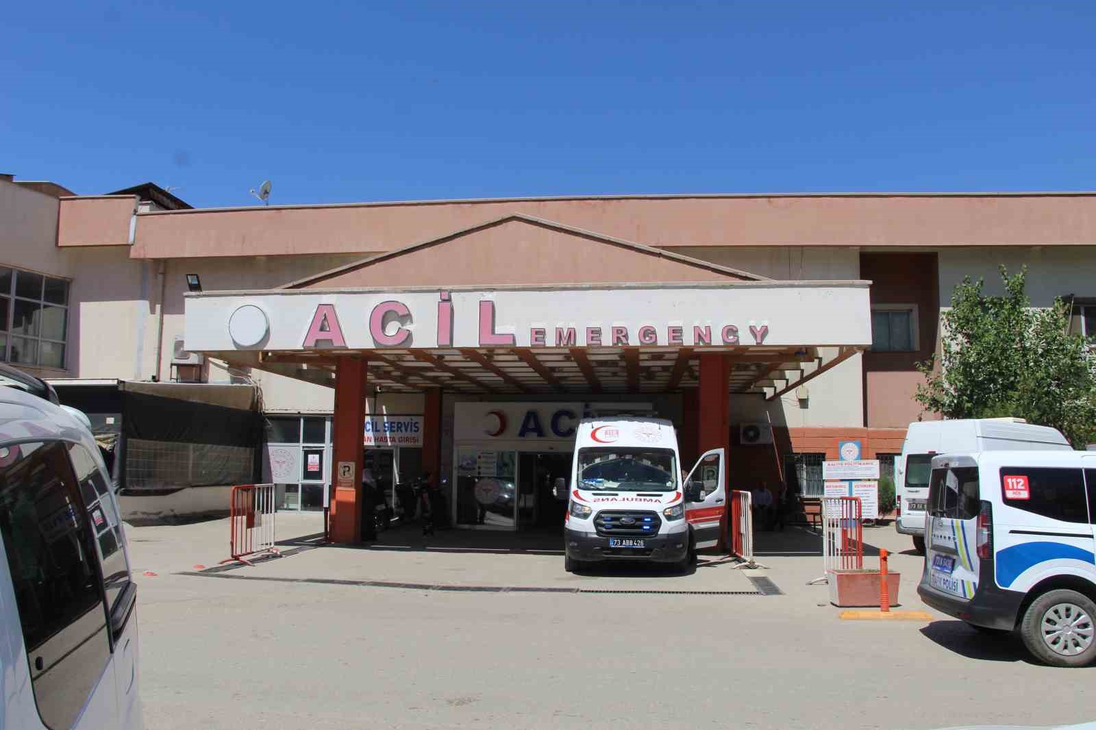 sirnakta feci trafik kazasi ogretmen hayatini kaybetti 3 kisi yaralandi 5 yU2T8pAI