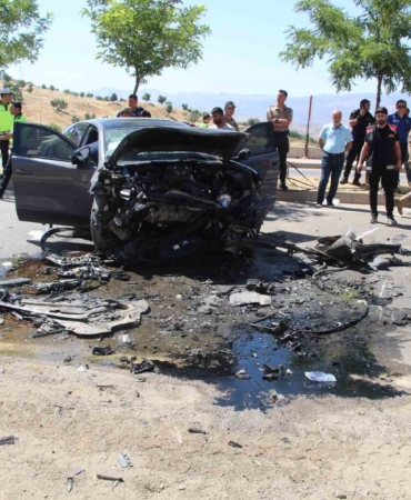 sirnakta-feci-trafik-kazasi-ogretmen-hayatini-kaybetti-3-kisi-yaralandi-sJdbOVU6.jpg