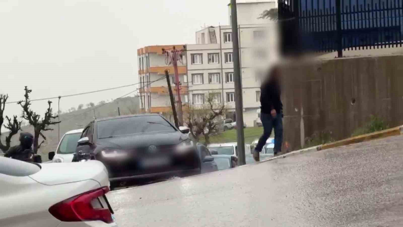 Şırnak’ta film gibi operasyon: Kendilerini asker olarak tanıtıp vatandaşa kabusu yaşattılar 5 sirnakta film gibi operasyon kendilerini asker olarak tanitip vatandasa kabusu yasattilar 1 MrgOCDiv