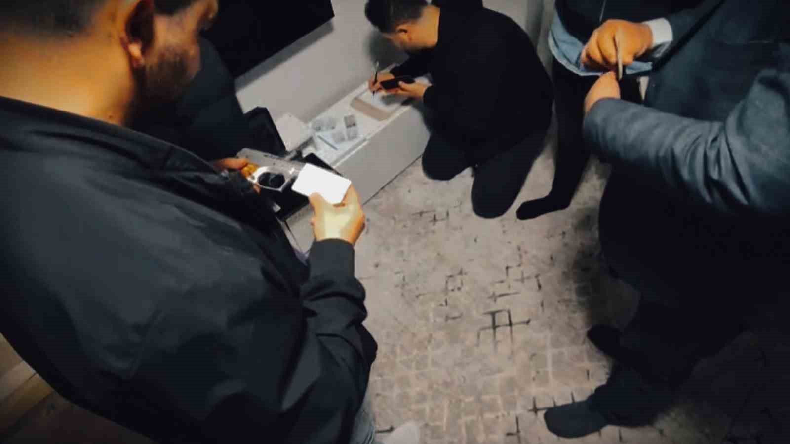 Şırnak’ta film gibi operasyon: Kendilerini asker olarak tanıtıp vatandaşa kabusu yaşattılar 11 sirnakta film gibi operasyon kendilerini asker olarak tanitip vatandasa kabusu yasattilar 7 bZ9Hns9k