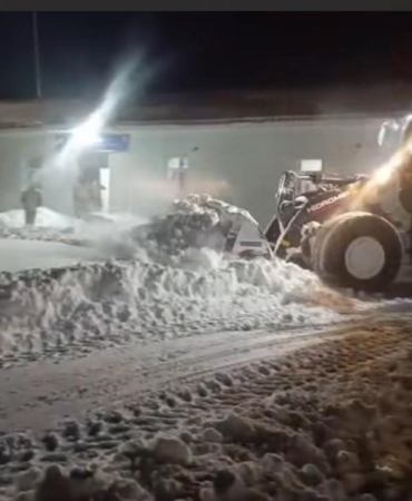 sirnakta-gece-kar-mesaisi-devam-ediyor-cvR8X7vD.jpg