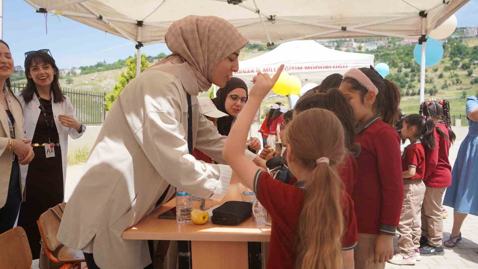 Şırnak’ta geleceğin sağlık elçileri yetişiyor 5 sirnakta gelecegin saglik elcileri yetisiyor 1 GLkqkY9w