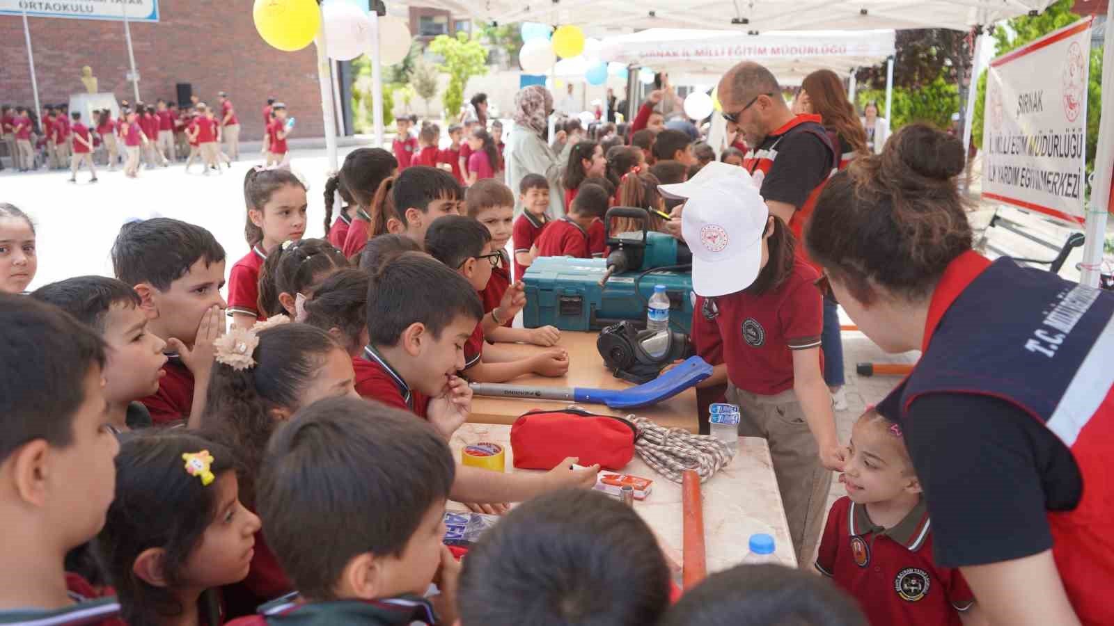 Şırnak’ta geleceğin sağlık elçileri yetişiyor 8 sirnakta gelecegin saglik elcileri yetisiyor 4 9ptcPfLU