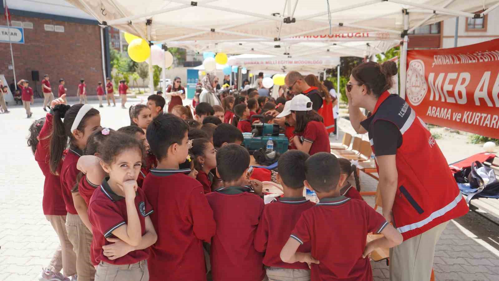 Şırnak’ta geleceğin sağlık elçileri yetişiyor 9 sirnakta gelecegin saglik elcileri yetisiyor 5 izaZ2iaE