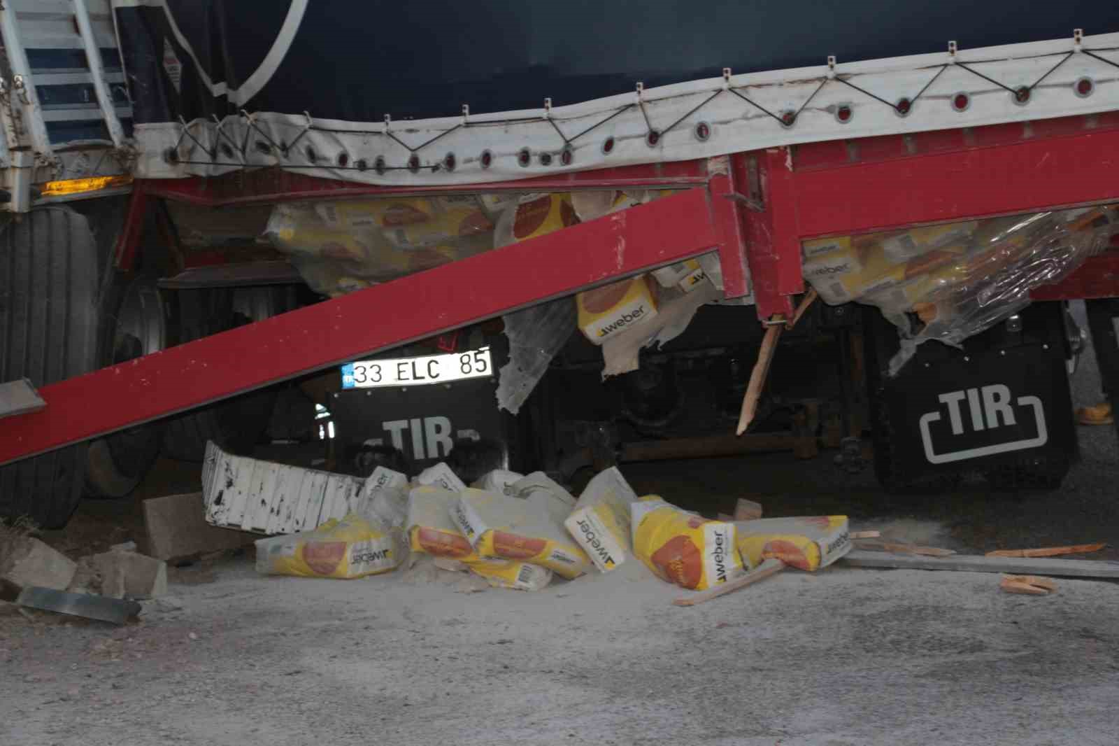 sirnakta iki tir carpisti 2 yarali 11 k4I2jA7l