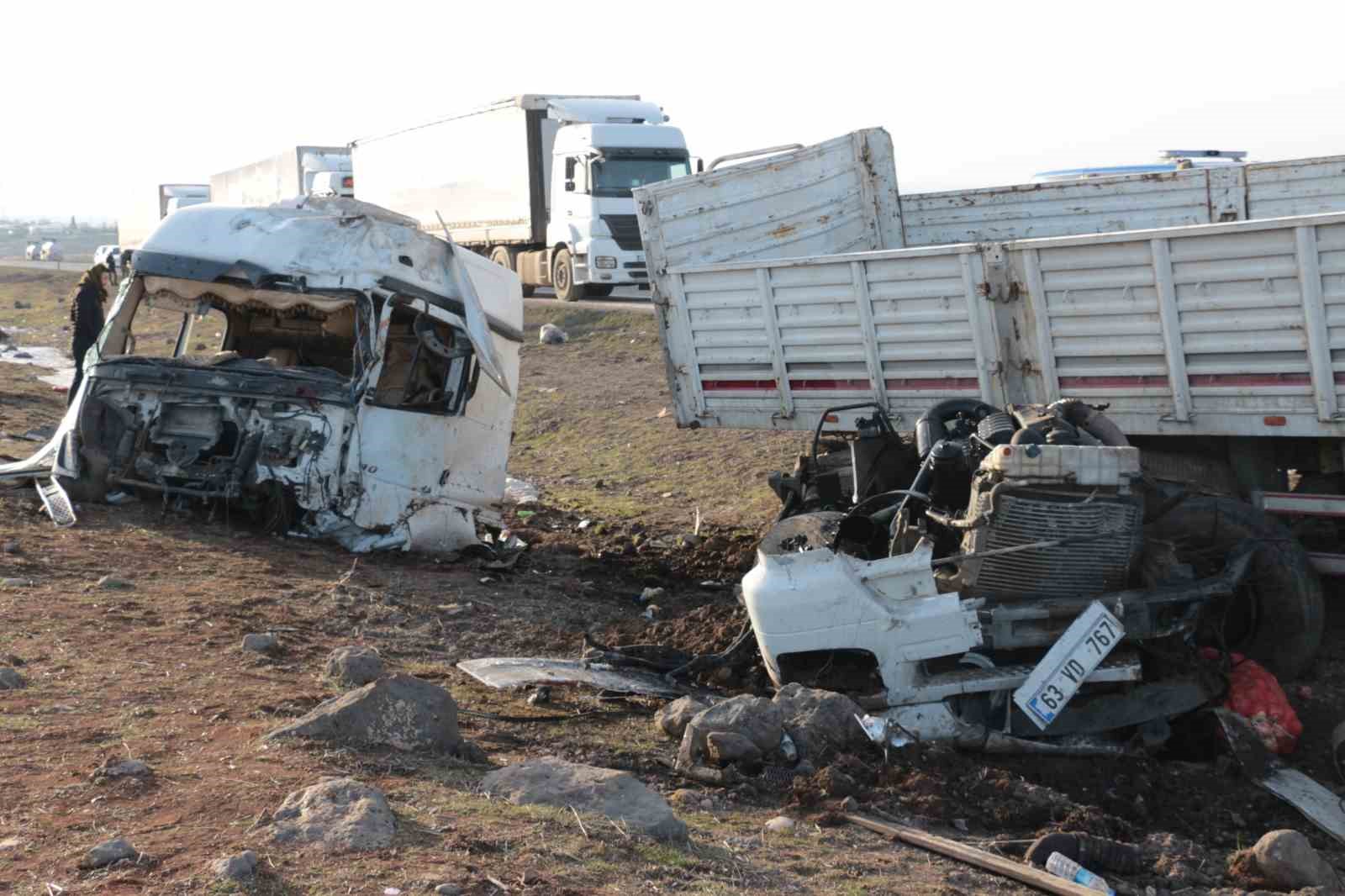 sirnakta iki tir carpisti 2 yarali 2