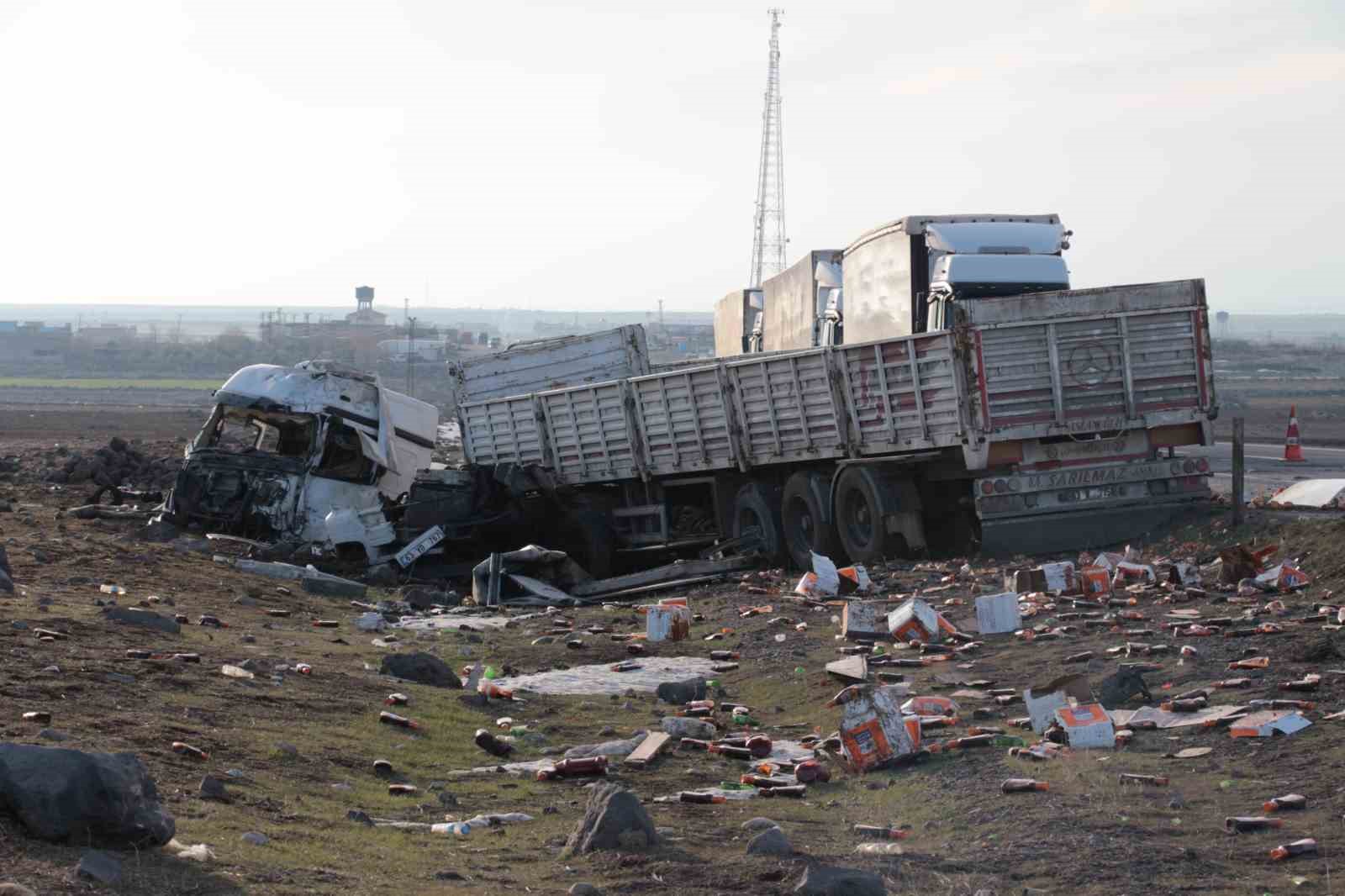 sirnakta iki tir carpisti 2 yarali 6
