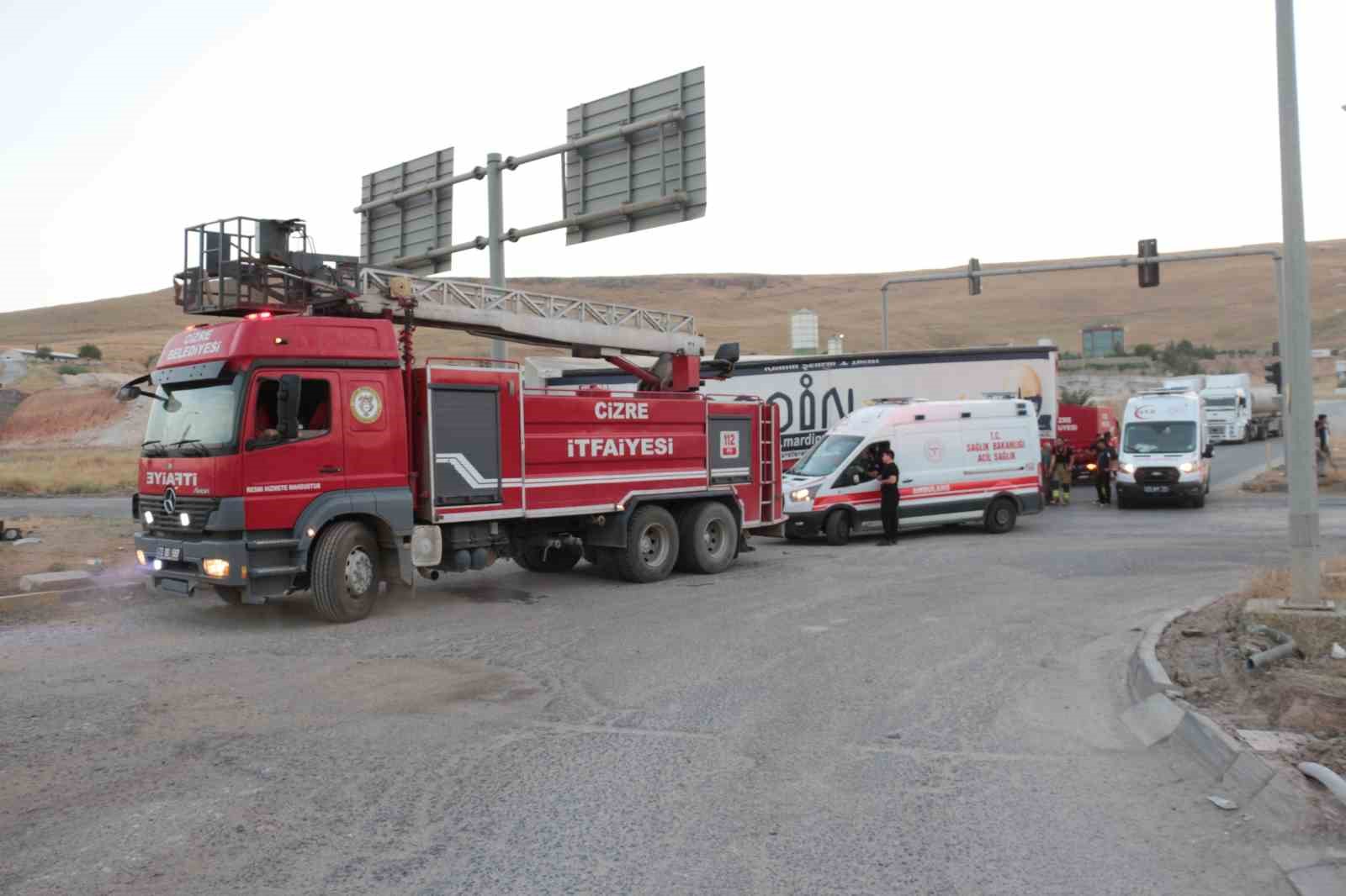 sirnakta iki tir carpisti 2 yarali 6 u4rz1Gb9