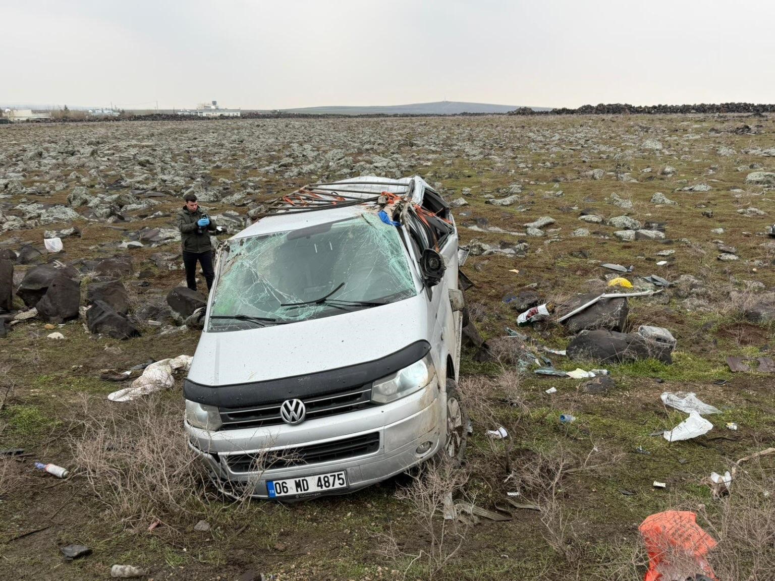 sirnakta irakli turistleri tasiyan arac devrildi 2 olu 6 yarali 2 SbySuj3v