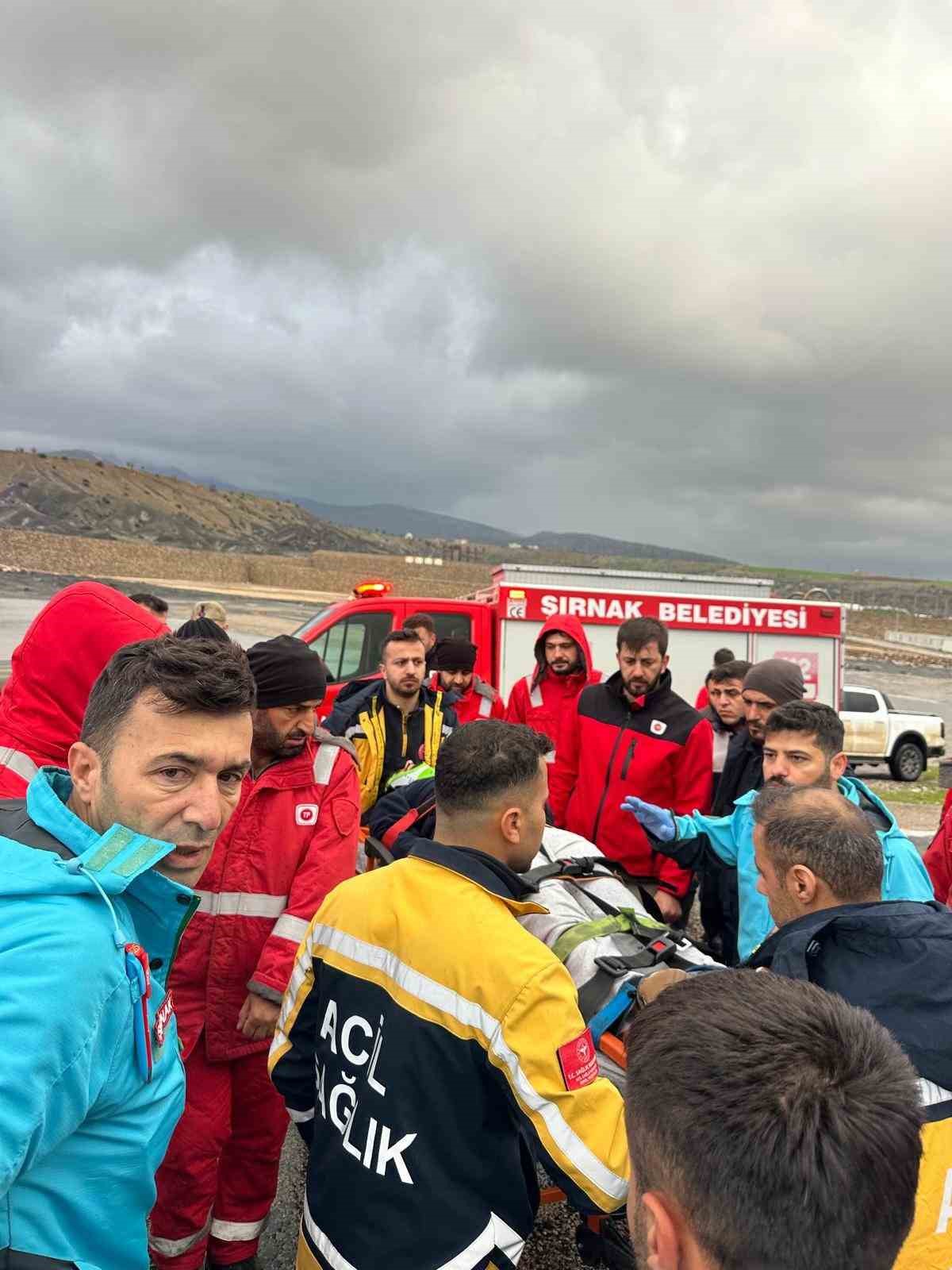 sirnakta iscileri tasiyan servis kaza yapti 9 yarali 0 IX3QM6bs