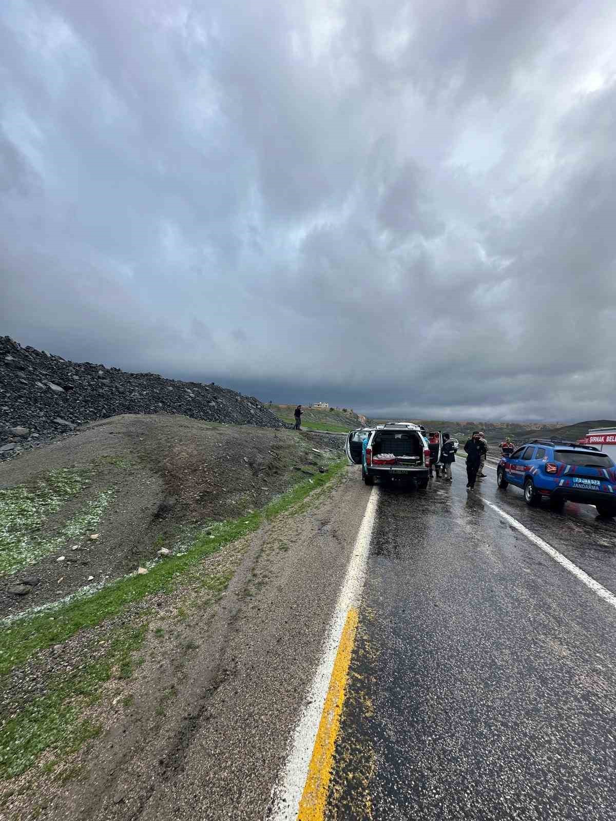 sirnakta iscileri tasiyan servis kaza yapti 9 yarali 3 NbBAYpBO