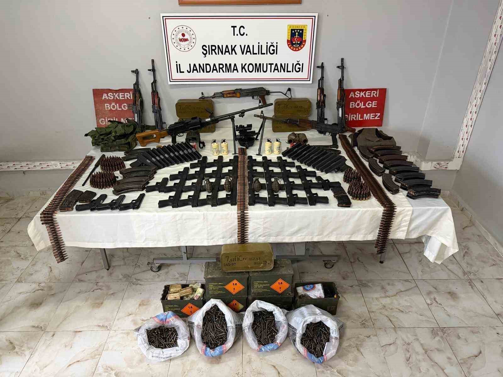 sirnakta jandarma ekipleri cephanelik ele gecirdi 20 tutuklama 0 p8HTRF4L