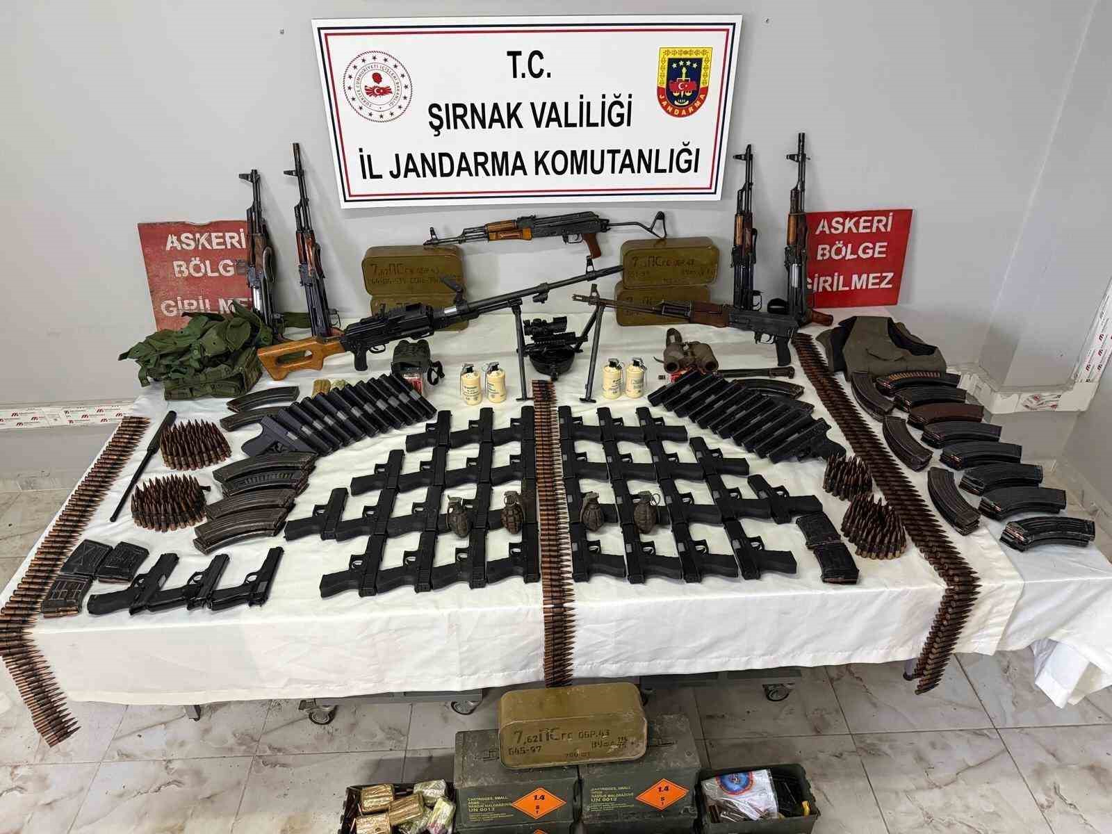 sirnakta jandarma ekipleri cephanelik ele gecirdi 20 tutuklama 1 aJgmtkB3
