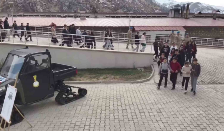 sirnakta-jandarmadan-cocuklara-unutulmaz-gun-uDtbJjzM.jpg