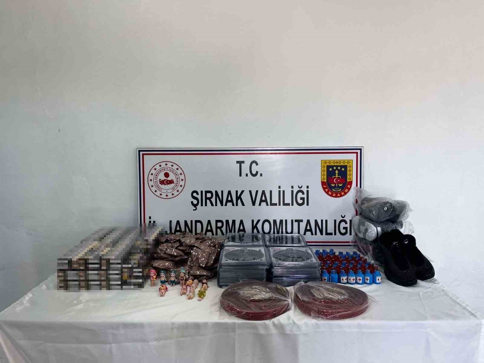 sirnakta jandarmadan kacakcilik operasyonu 27 milyon liralik kacak malzeme ele gecirildi 2 SeiOPWnF